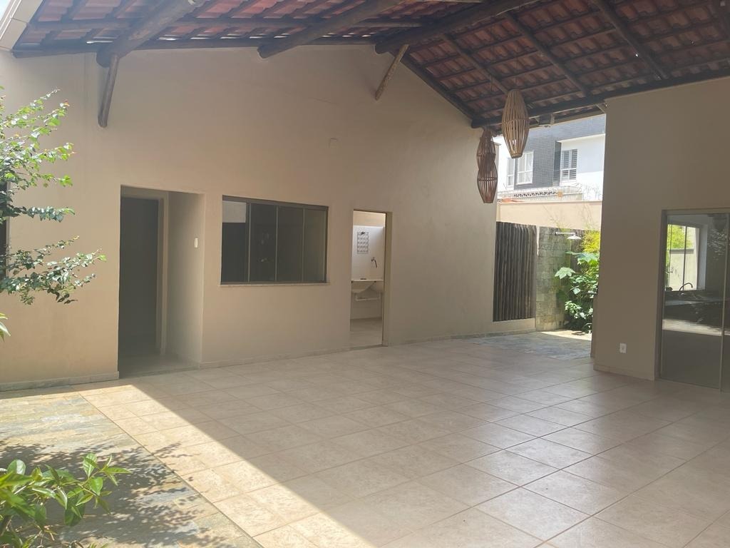 Casa à venda com 3 quartos, 274m² - Foto 2