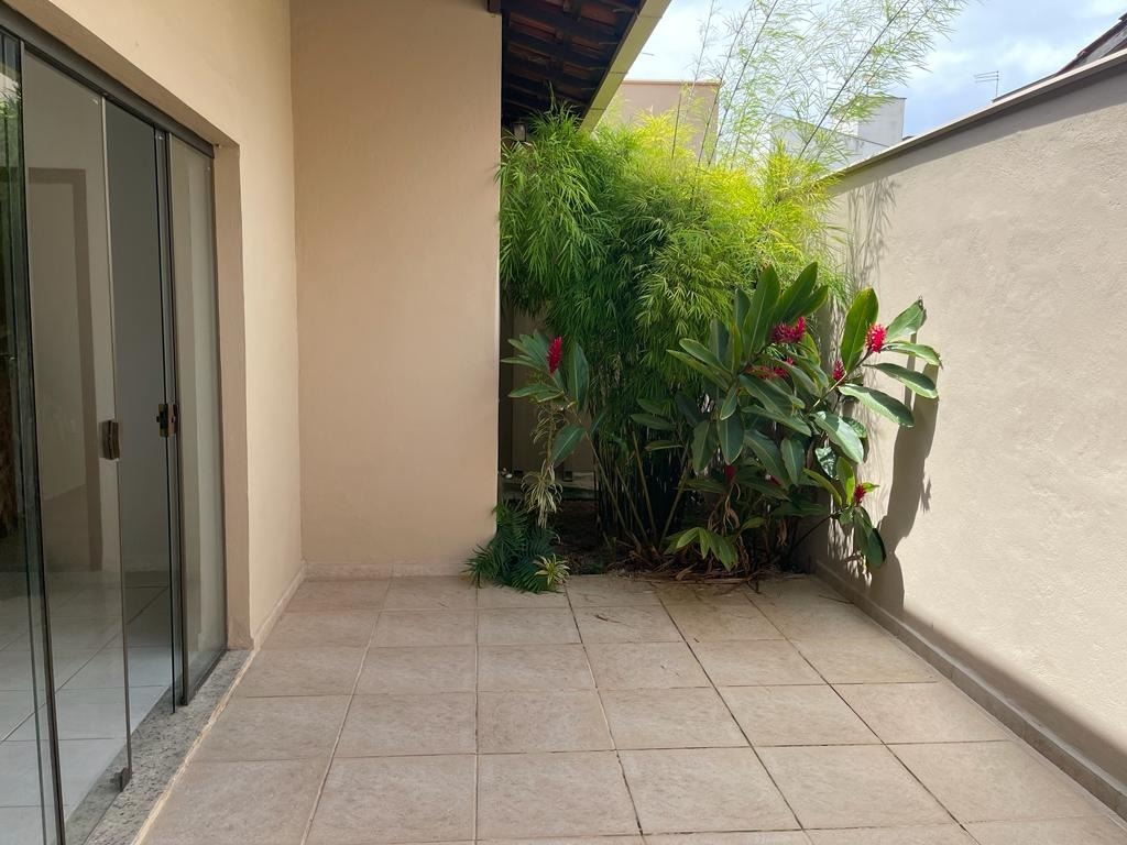 Casa à venda com 3 quartos, 274m² - Foto 18