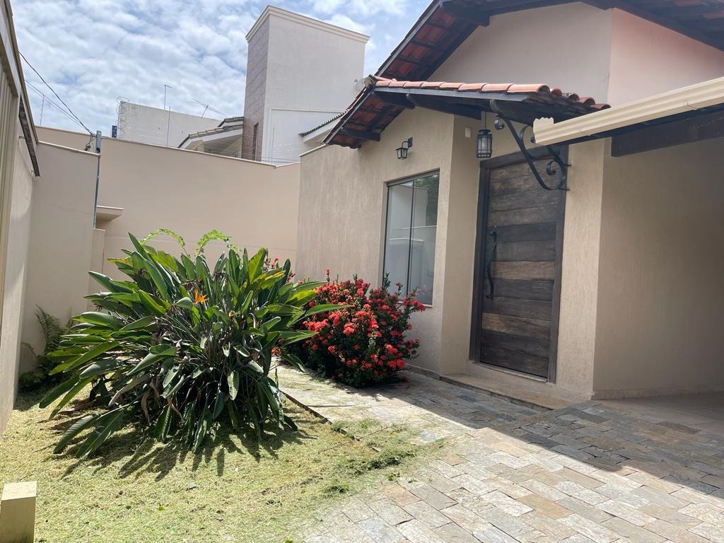 Casa à venda com 3 quartos, 274m² - Foto 1