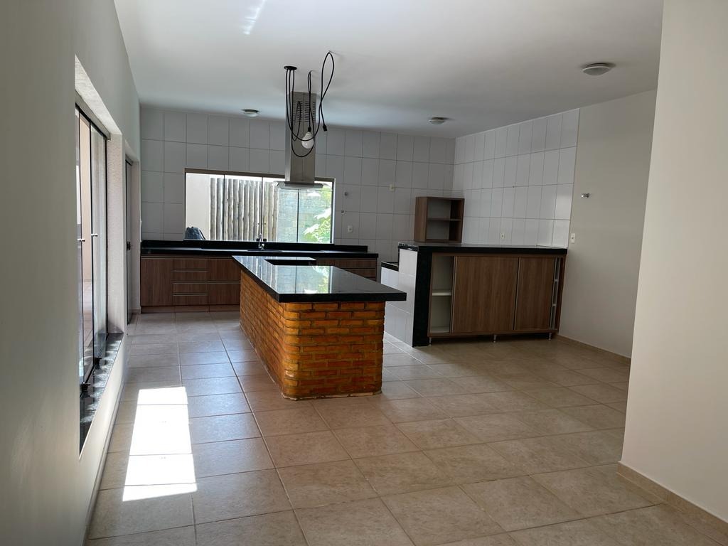 Casa à venda com 3 quartos, 274m² - Foto 3