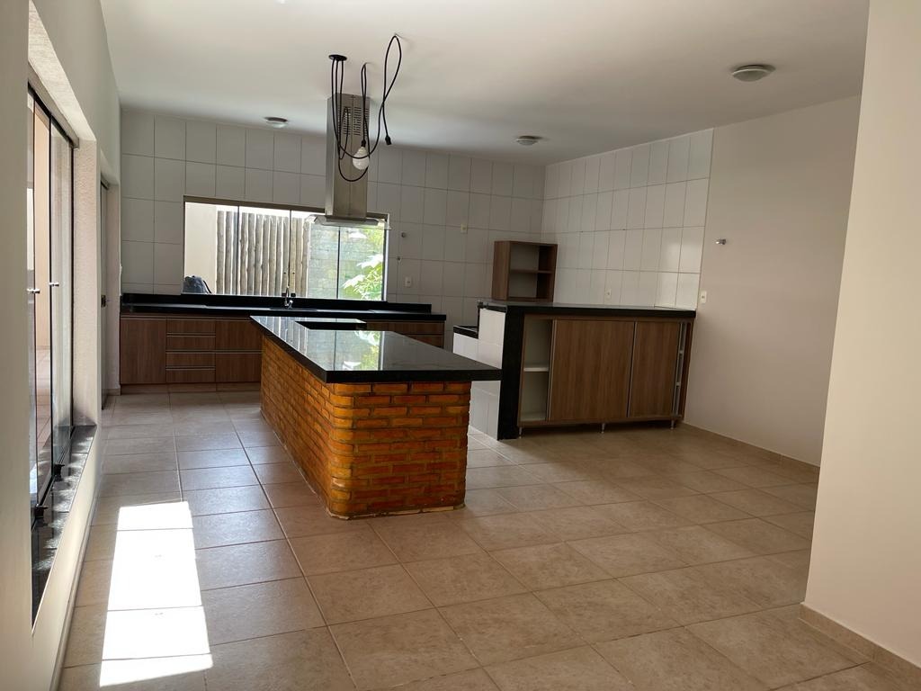 Casa à venda com 3 quartos, 274m² - Foto 4