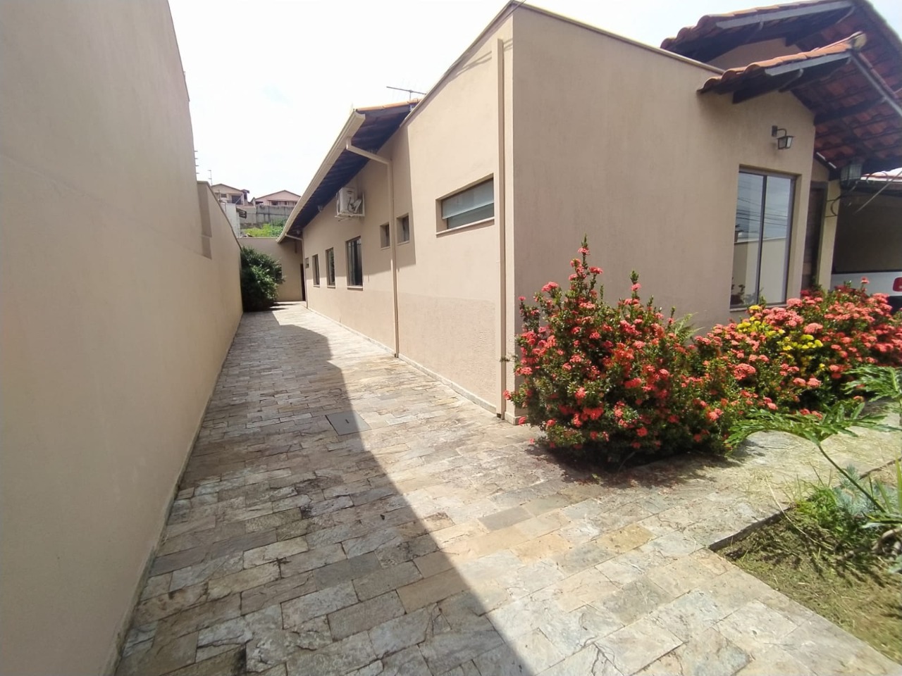 Casa à venda com 3 quartos, 274m² - Foto 20