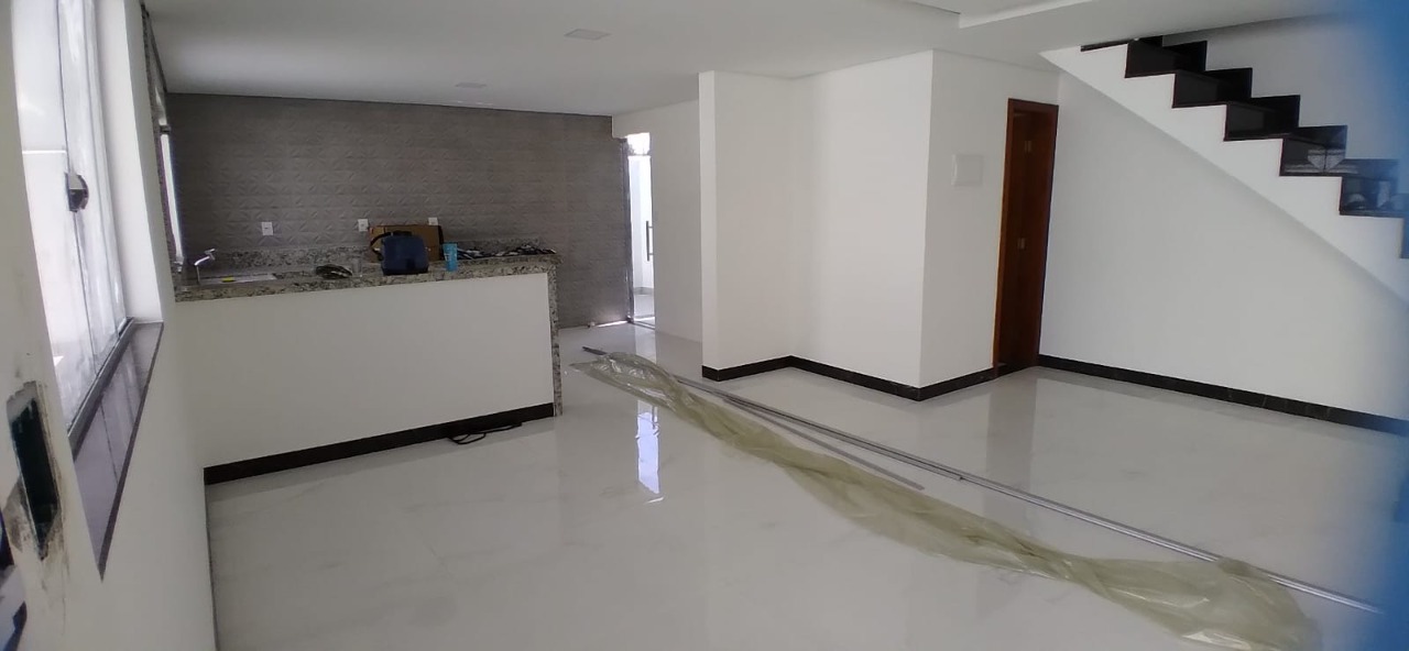 Casa à venda com 3 quartos, 111m² - Foto 3