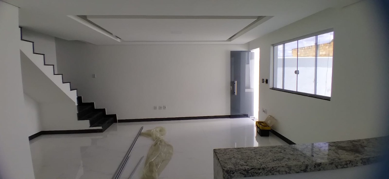 Casa à venda com 3 quartos, 111m² - Foto 2