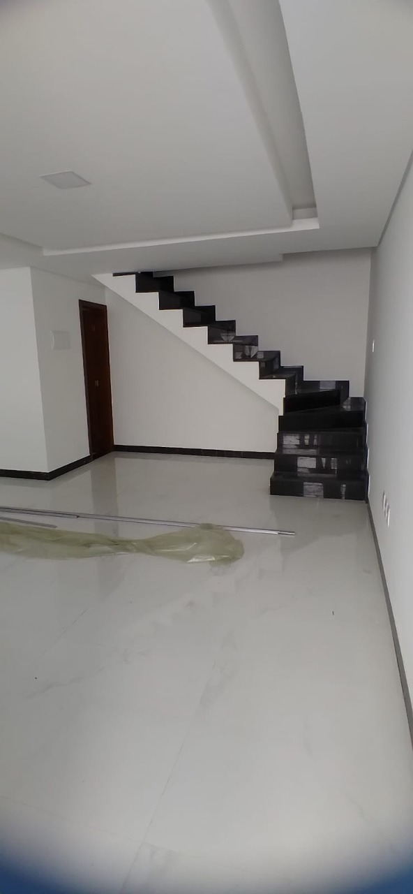 Casa à venda com 3 quartos, 111m² - Foto 4