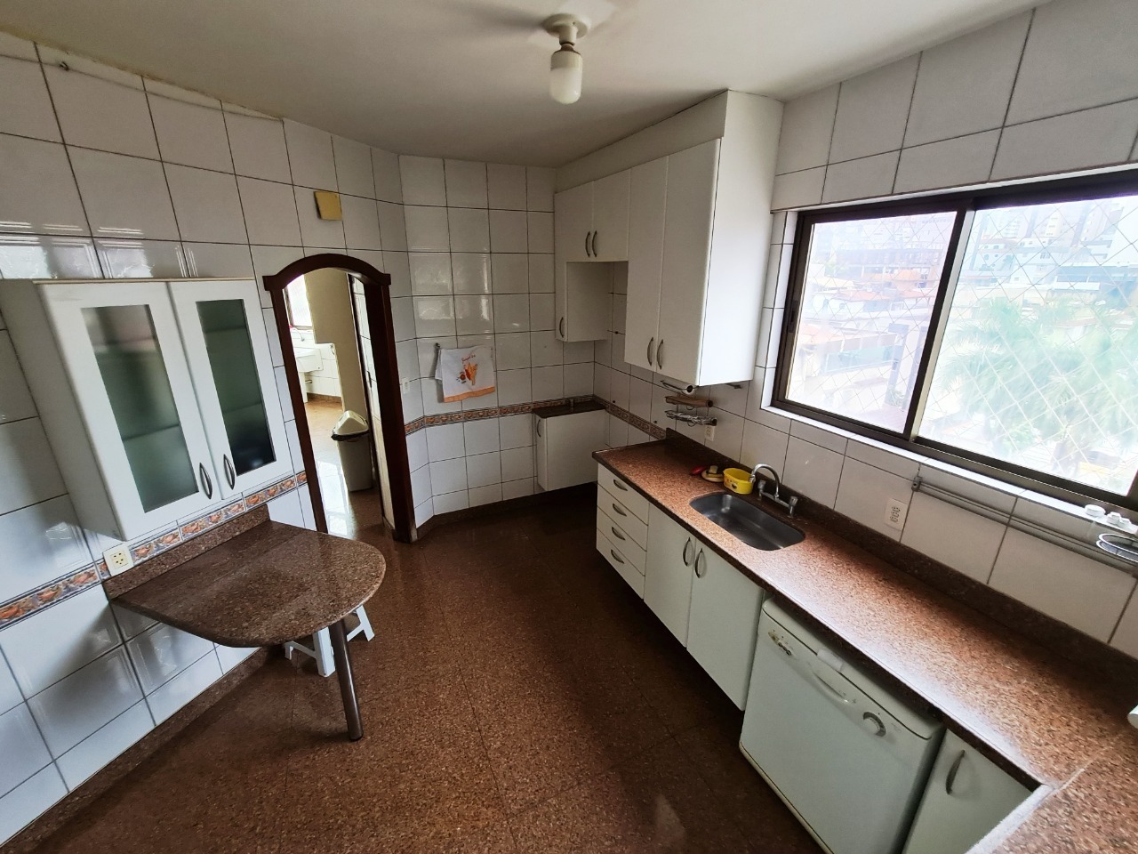 Apartamento à venda com 4 quartos, 220m² - Foto 4