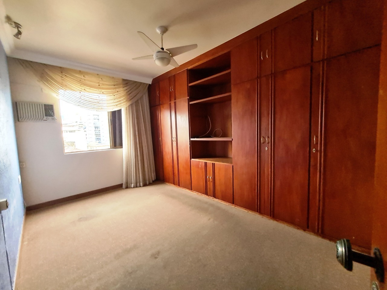 Apartamento à venda com 4 quartos, 220m² - Foto 10