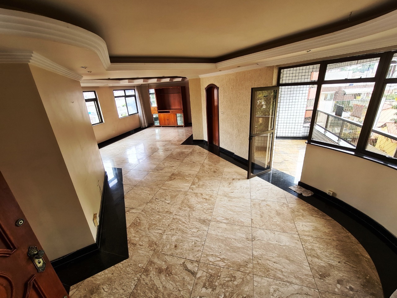 Apartamento à venda com 4 quartos, 220m² - Foto 1