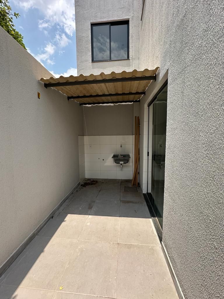 Casa à venda com 3 quartos, 114m² - Foto 4