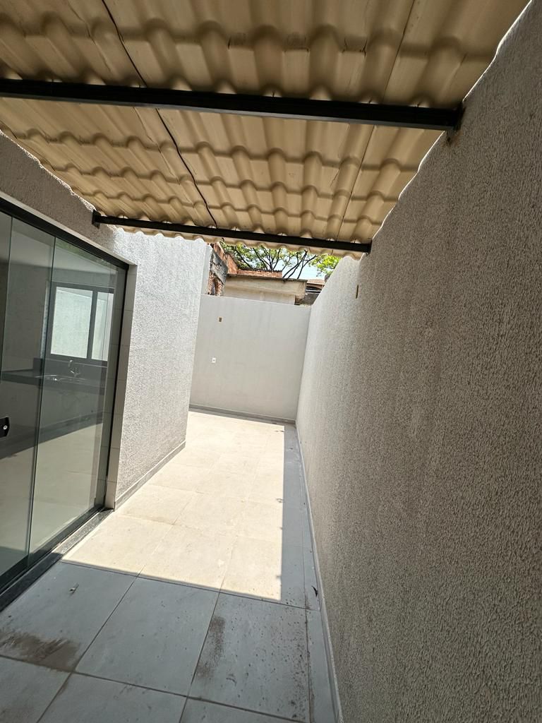 Casa à venda com 3 quartos, 114m² - Foto 3