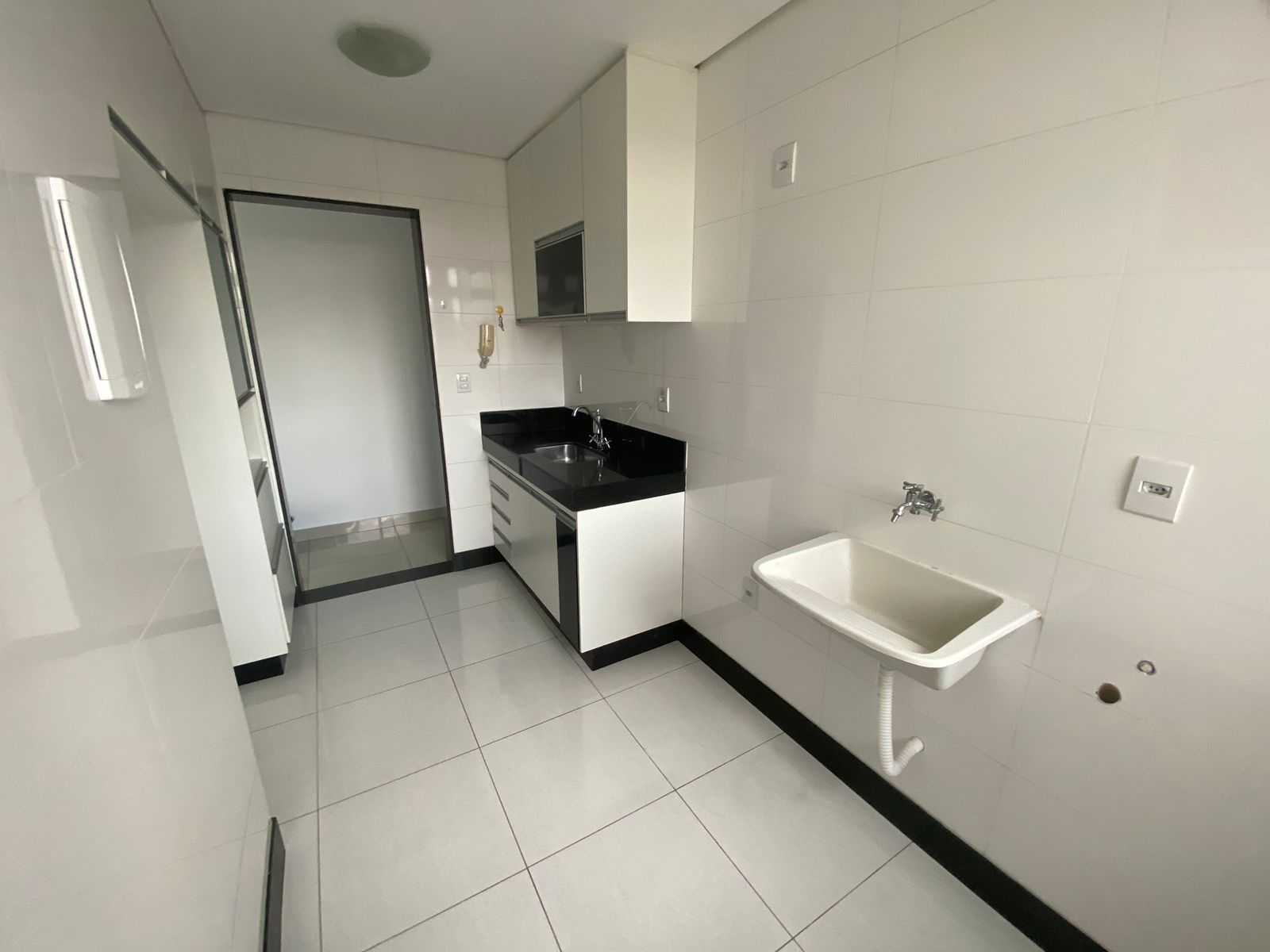 Apartamento à venda com 3 quartos, 75m² - Foto 4