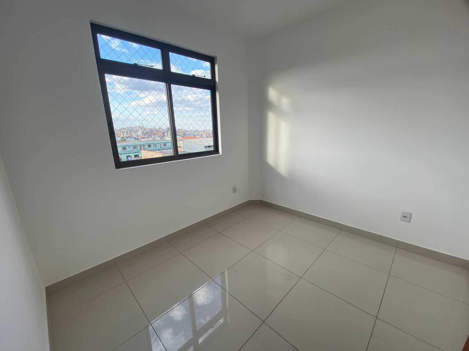 Apartamento à venda com 3 quartos, 75m² - Foto 8