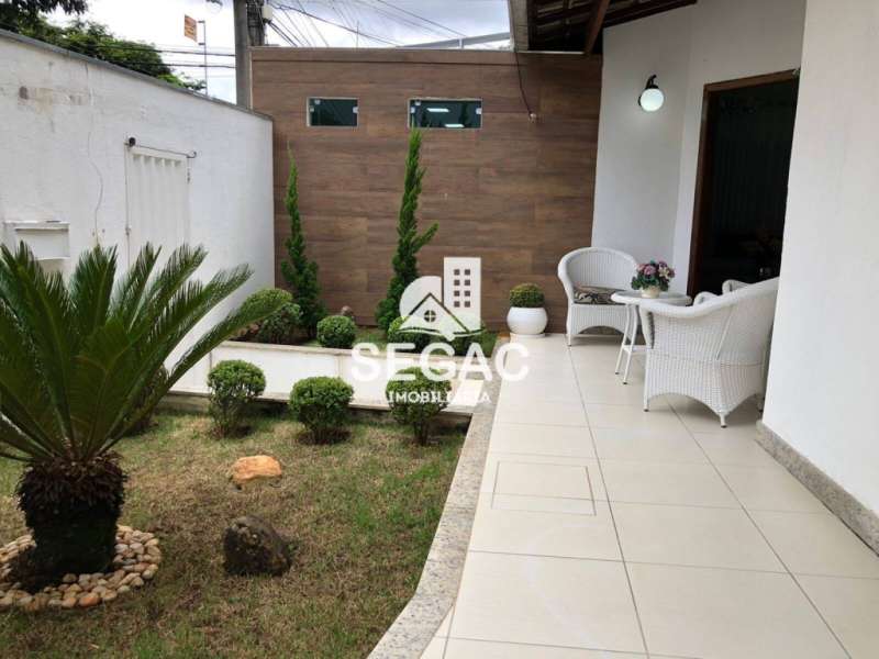 Casa à venda com 5 quartos, 366m² - Foto 1