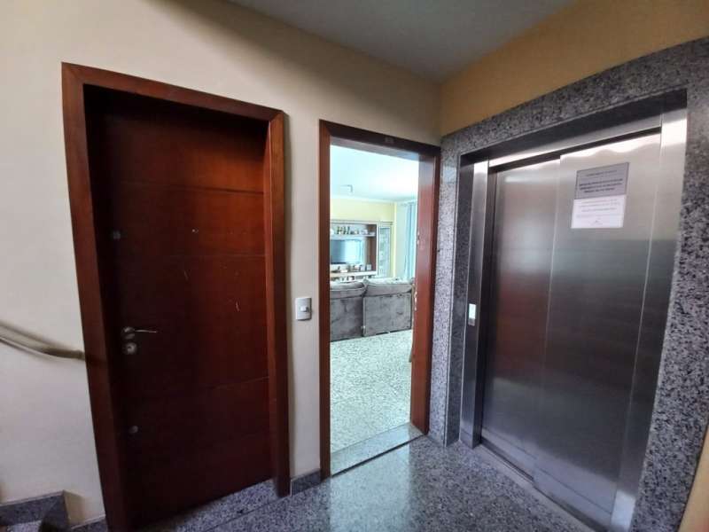 Apartamento à venda com 3 quartos, 27m² - Foto 2