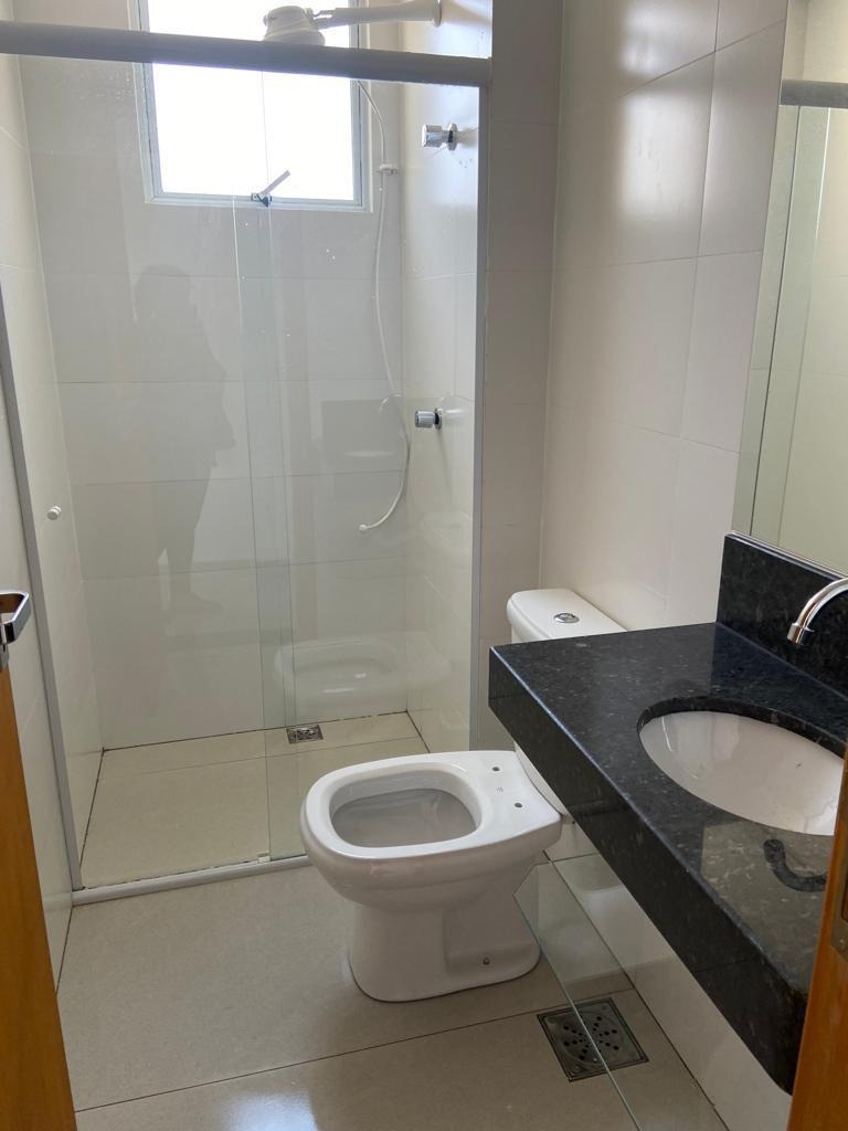 Apartamento à venda com 2 quartos, 70m² - Foto 2