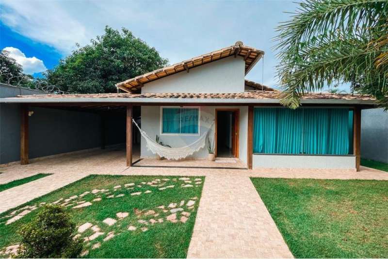 Casa à venda com 3 quartos, 360m² - Foto 1