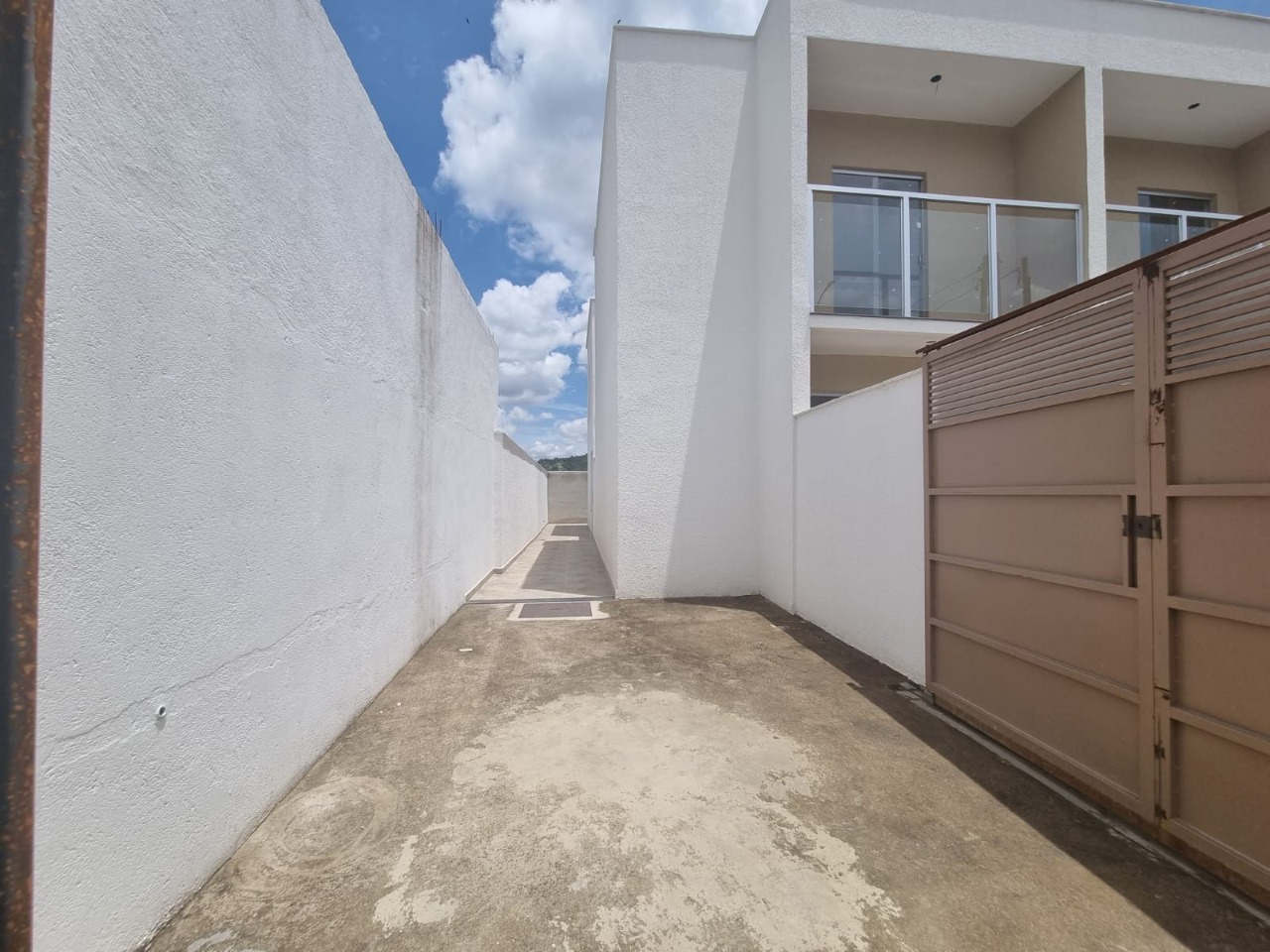 Casa à venda com 2 quartos, 80m² - Foto 1