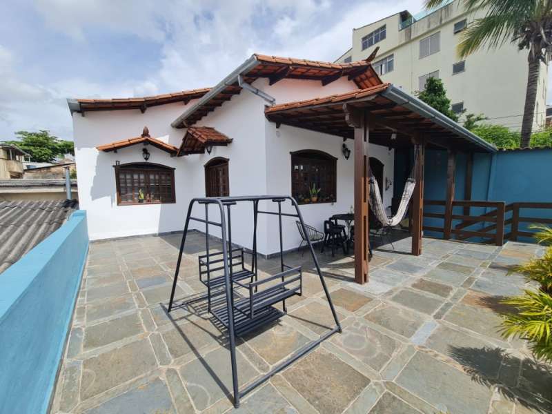 Casa à venda com 4 quartos, 500m² - Foto 1