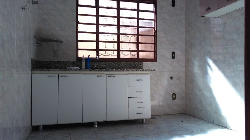 Casa à venda com 2 quartos, 360m² - Foto 12