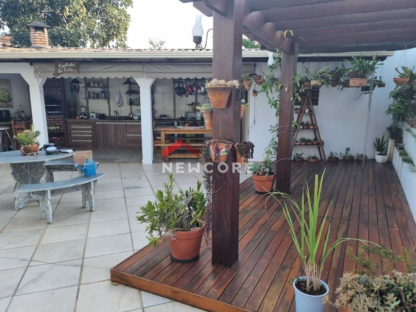 Casa à venda com 4 quartos, 360m² - Foto 9