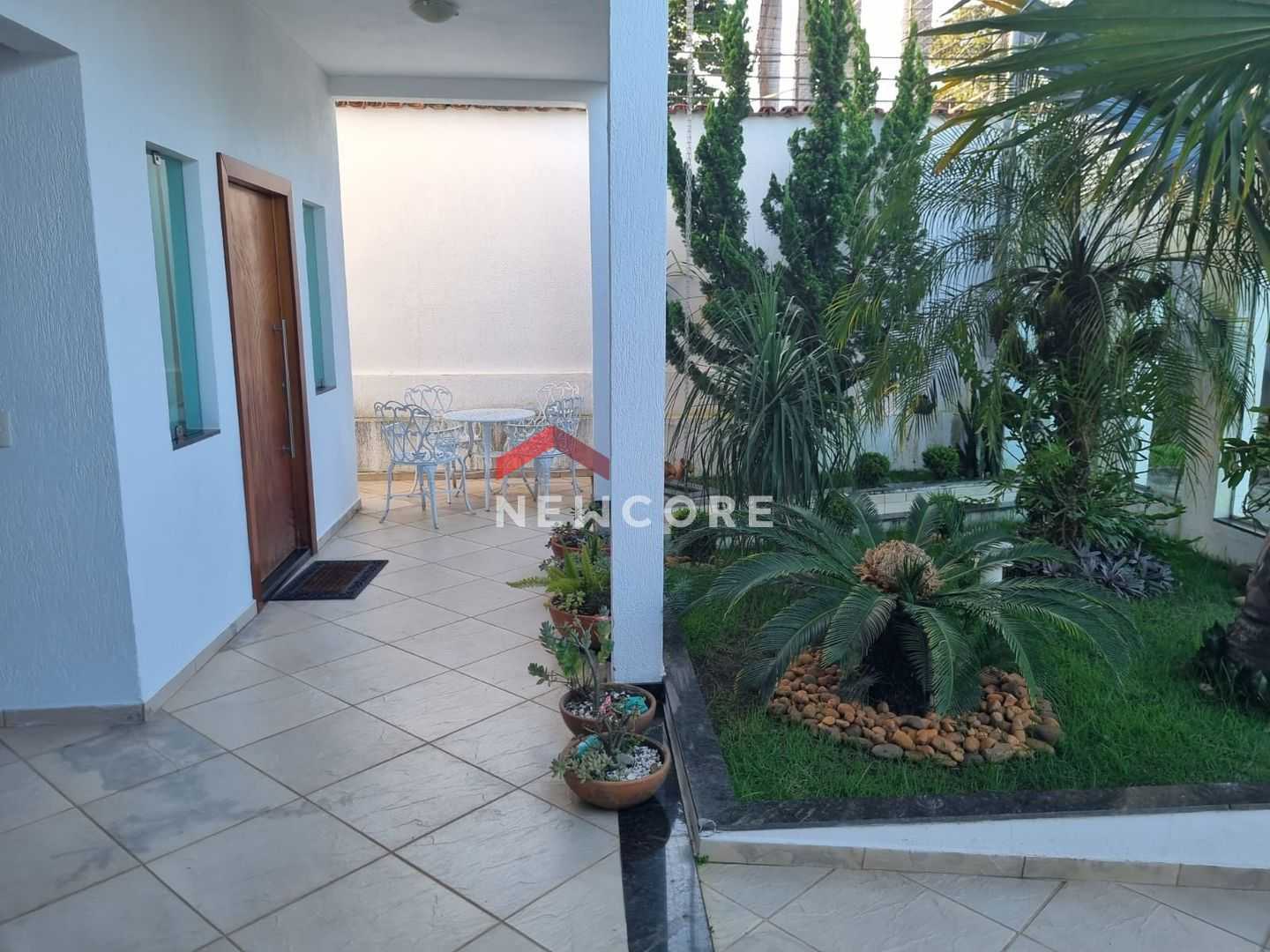 Casa à venda com 4 quartos, 360m² - Foto 4