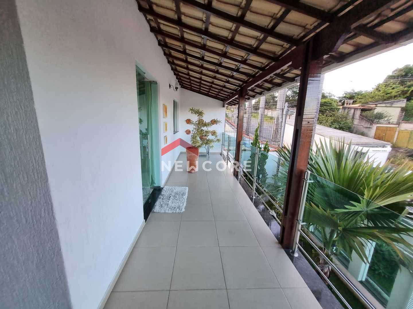 Casa à venda com 4 quartos, 360m² - Foto 2