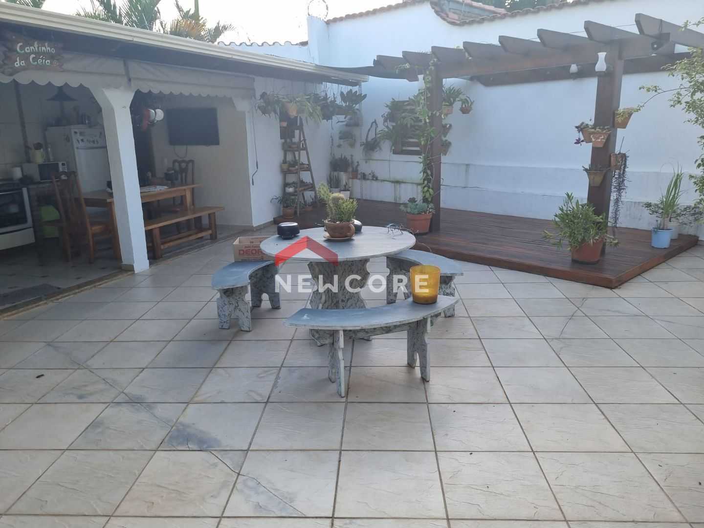 Casa à venda com 4 quartos, 360m² - Foto 5