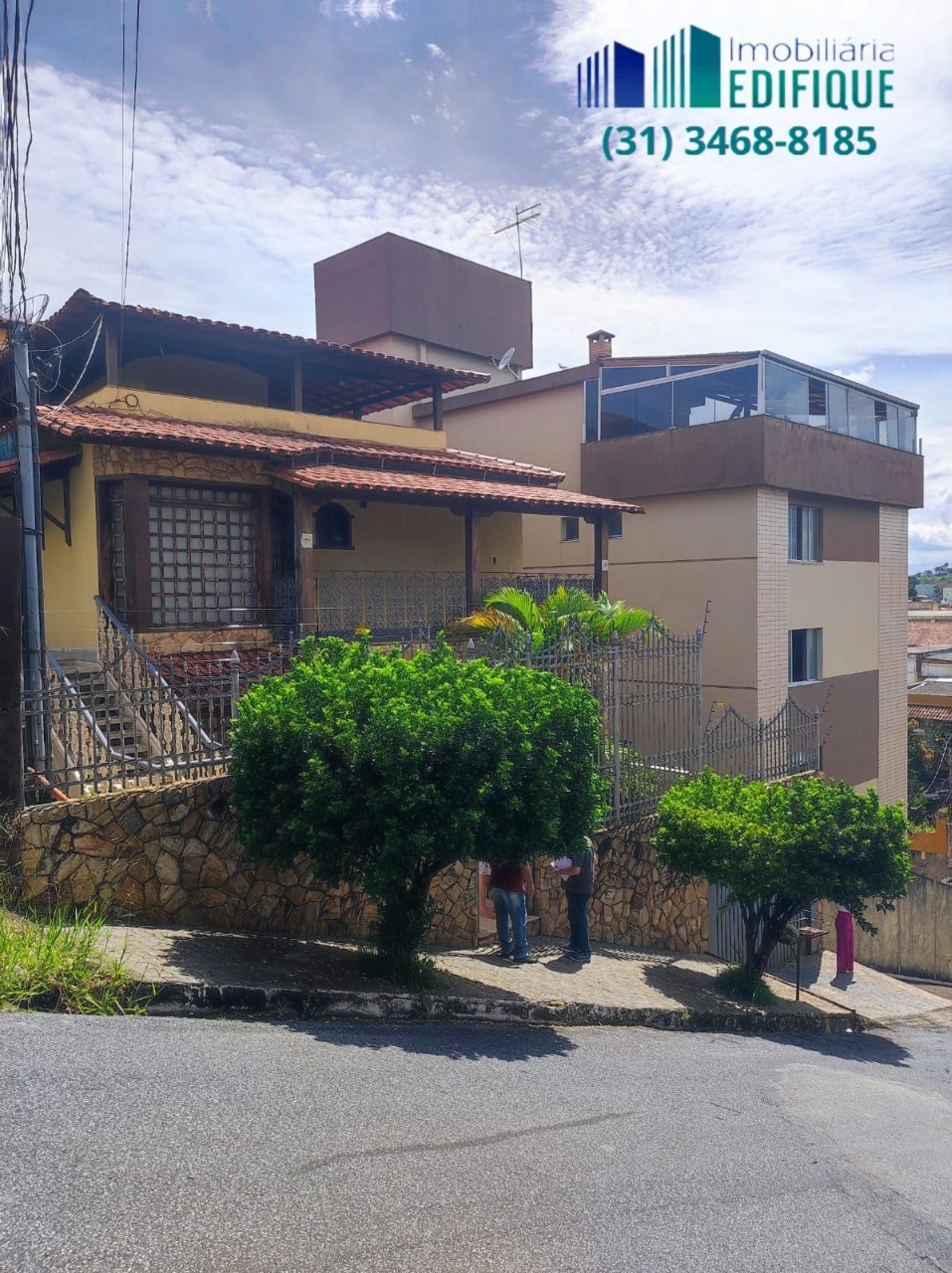 Casa à venda com 8 quartos, 360m² - Foto 1