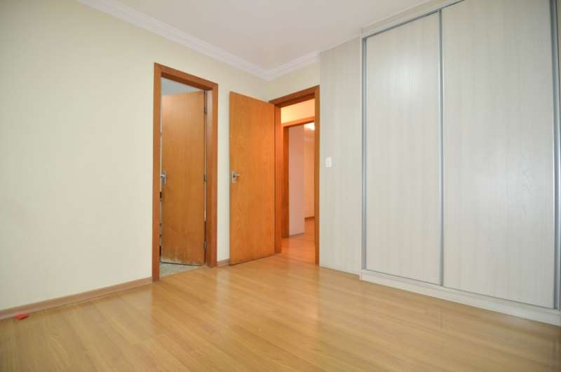 Apartamento para alugar com 3 quartos, 110m² - Foto 4