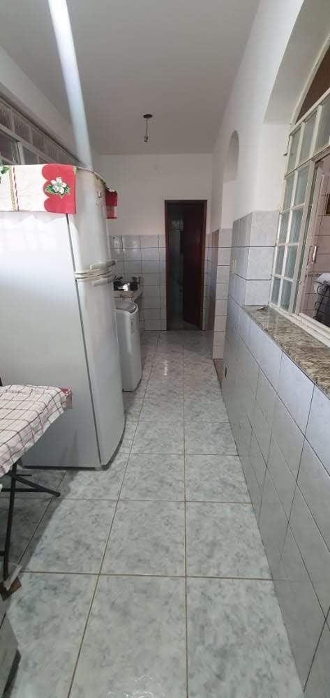 Casa à venda com 4 quartos, 220m² - Foto 4