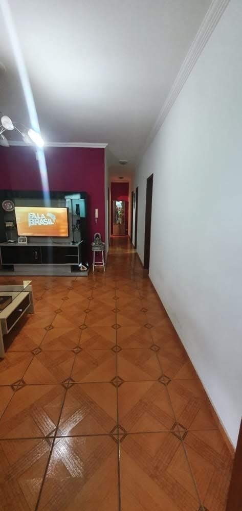 Casa à venda com 4 quartos, 220m² - Foto 1