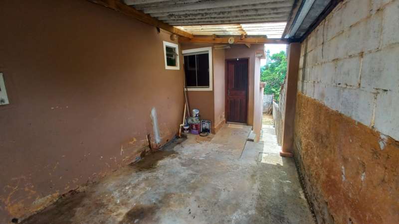 Casa à venda com 2 quartos, 120m² - Foto 2