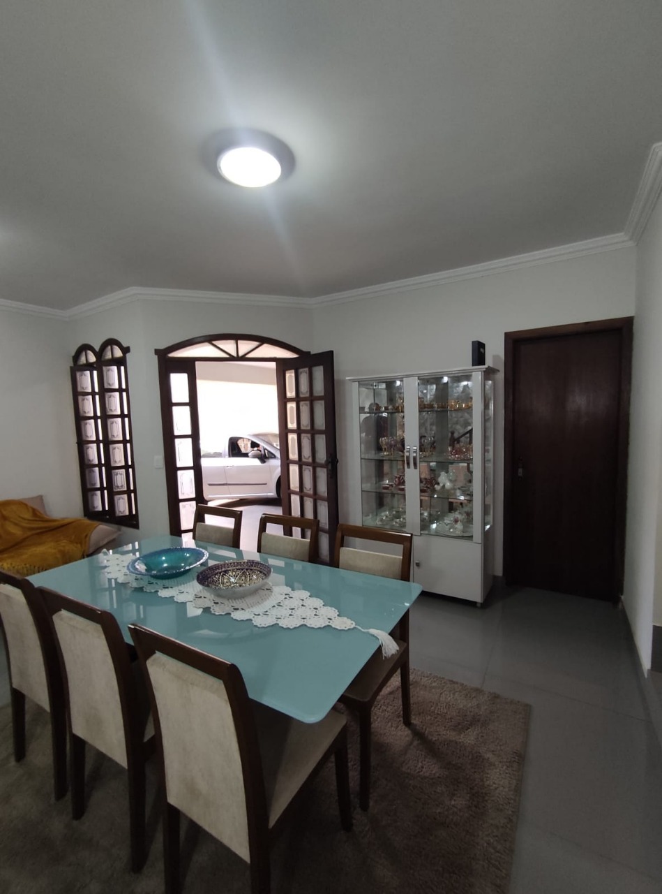 Casa à venda com 5 quartos, 312m² - Foto 2