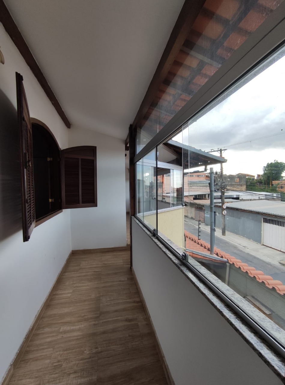 Casa à venda com 5 quartos, 312m² - Foto 1