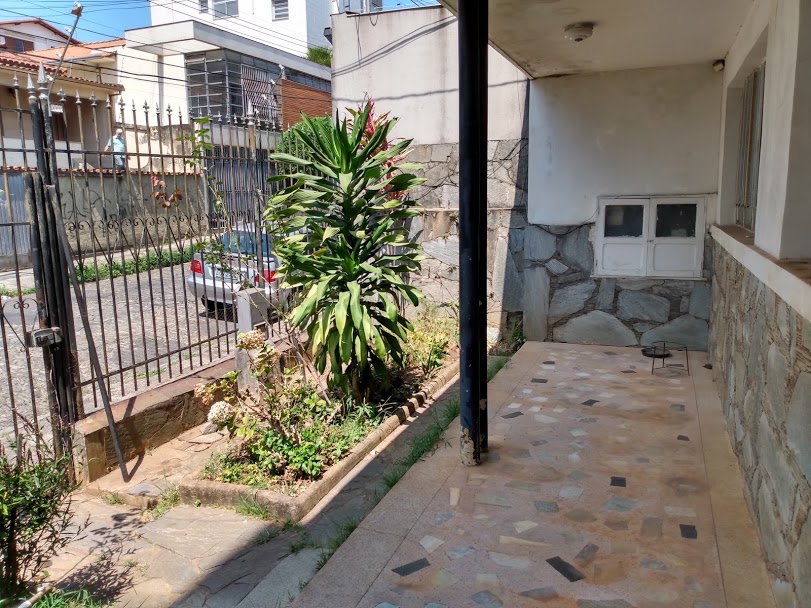 Casa à venda com 3 quartos, 220m² - Foto 1