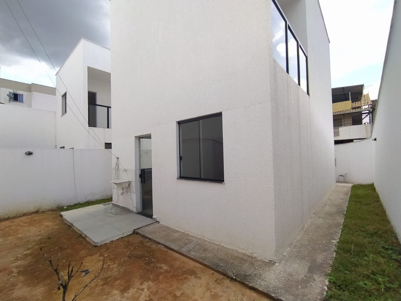 Casa à venda com 3 quartos, 99m² - Foto 2