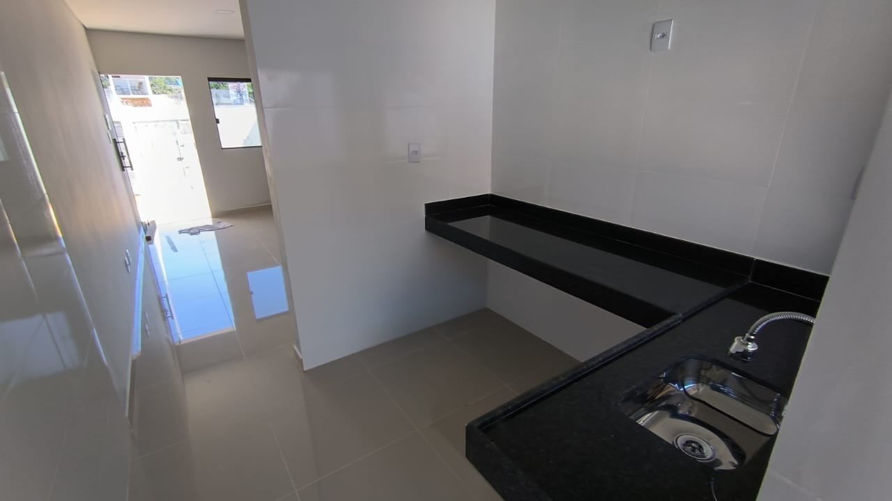 Casa à venda com 2 quartos, 72m² - Foto 8