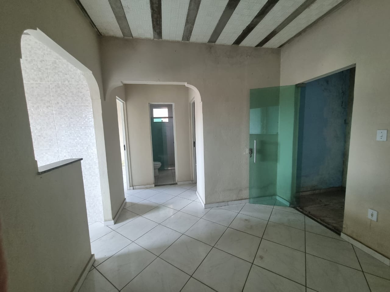 Casa à venda com 2 quartos, 200m² - Foto 1