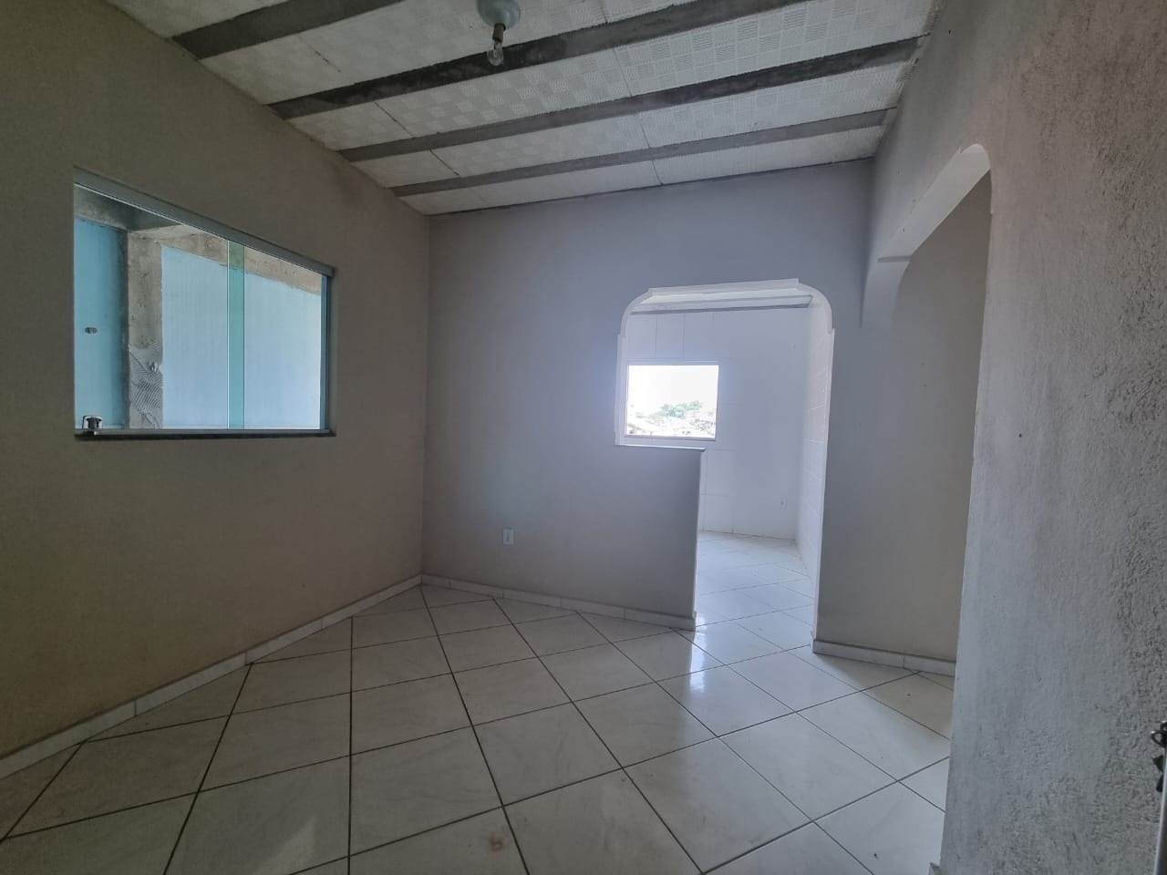 Casa à venda com 2 quartos, 200m² - Foto 2