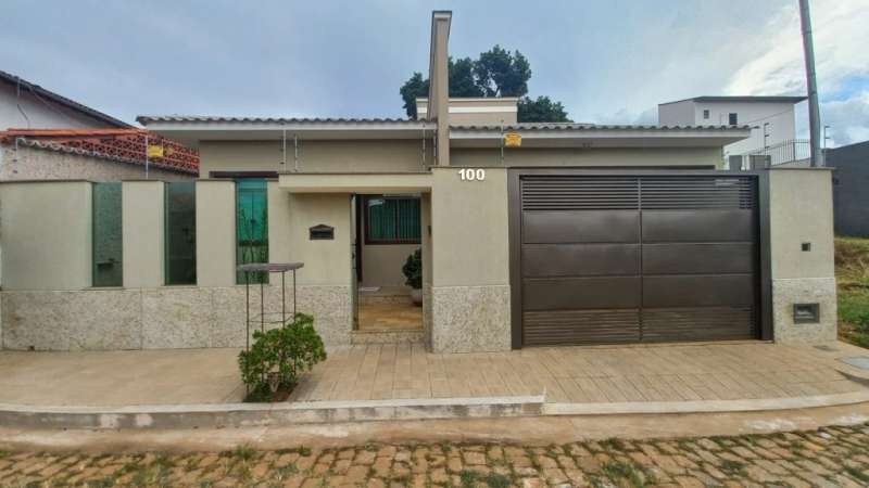 Casa à venda com 3 quartos, 240m² - Foto 1