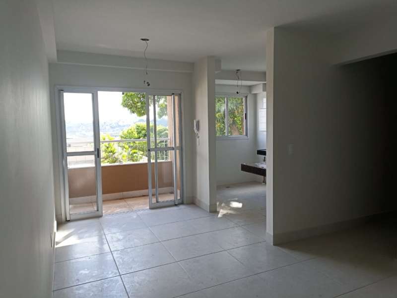 Apartamento à venda com 2 quartos, 60m² - Foto 2