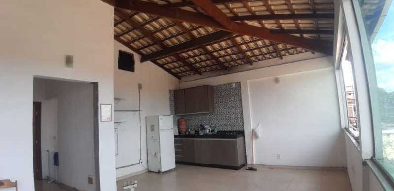 Casa à venda com 3 quartos, 360m² - Foto 1