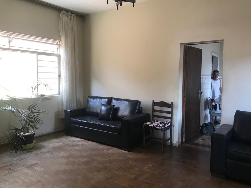 Casa à venda com 3 quartos, 269m² - Foto 2