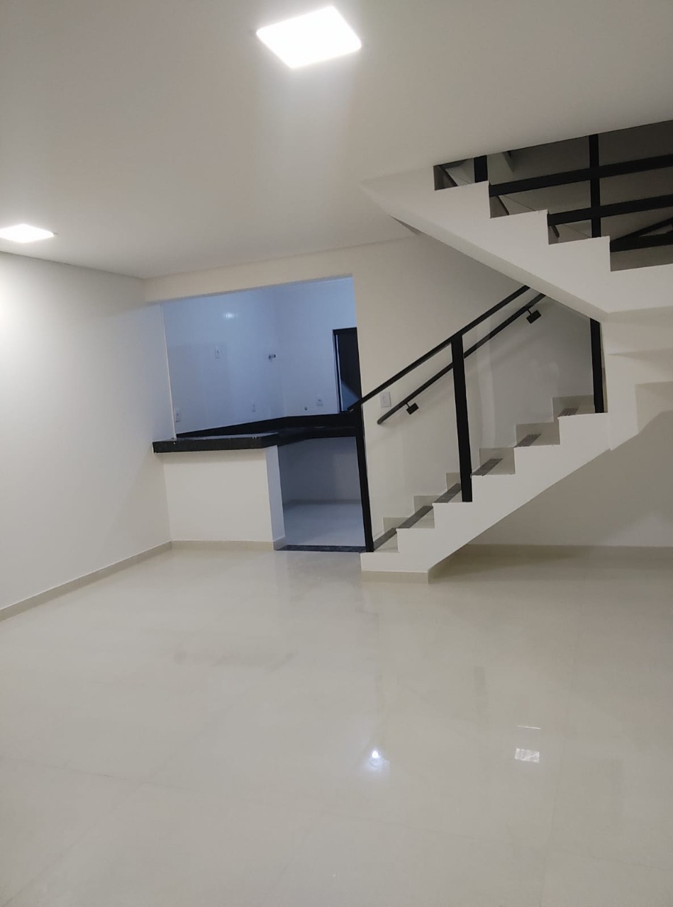 Casa à venda com 3 quartos, 95m² - Foto 2