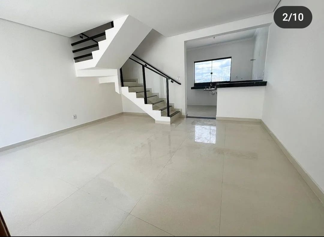 Casa à venda com 3 quartos, 95m² - Foto 1