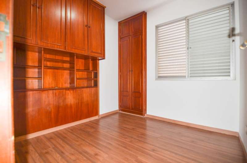 Apartamento à venda com 3 quartos, 100m² - Foto 2