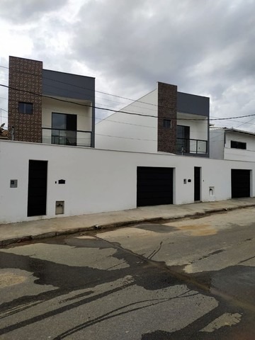 Casa à venda com 3 quartos, 194m² - Foto 1