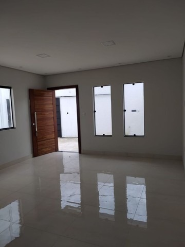 Casa à venda com 3 quartos, 194m² - Foto 2