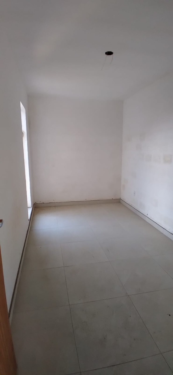 Casa à venda com 2 quartos, 60m² - Foto 4