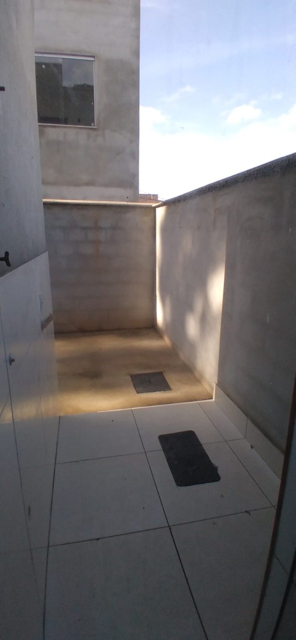 Casa à venda com 2 quartos, 60m² - Foto 12